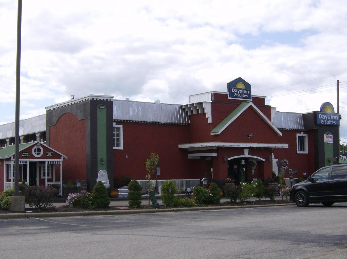 Days Inn & Suites By Wyndham Terre Haute Exterior photo